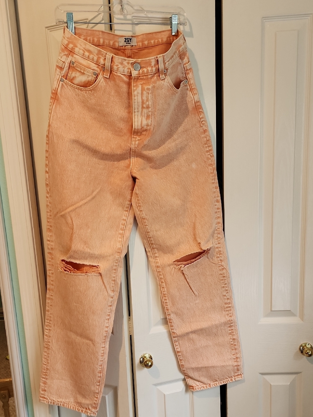 High-Rise Peach Washed Jeans with Knee Rips